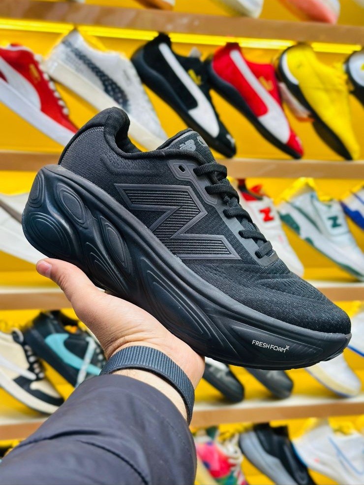 New Balance Men's Fresh Foam X More V5 Running Shoe Black